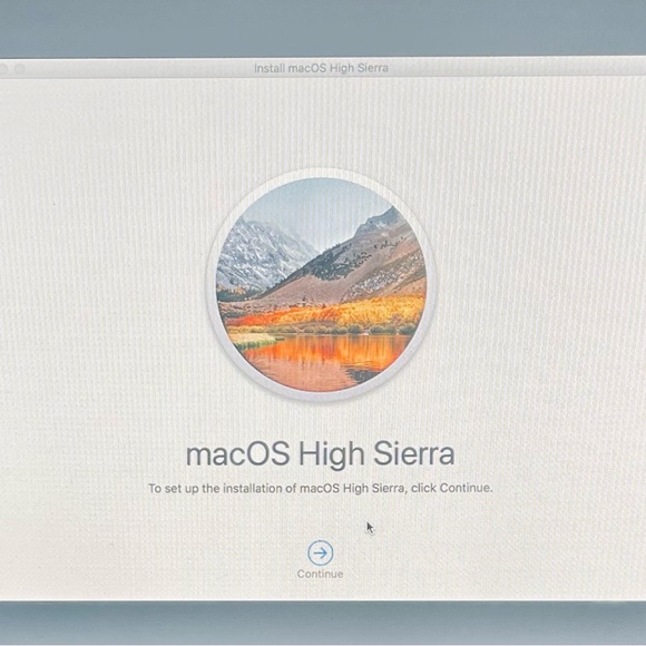 APPLE BUNDLE: iMac 21.5” Desktop (Mid-2010) + Wireless Keyboard & Wireless Mouse - Picture 4 of 4